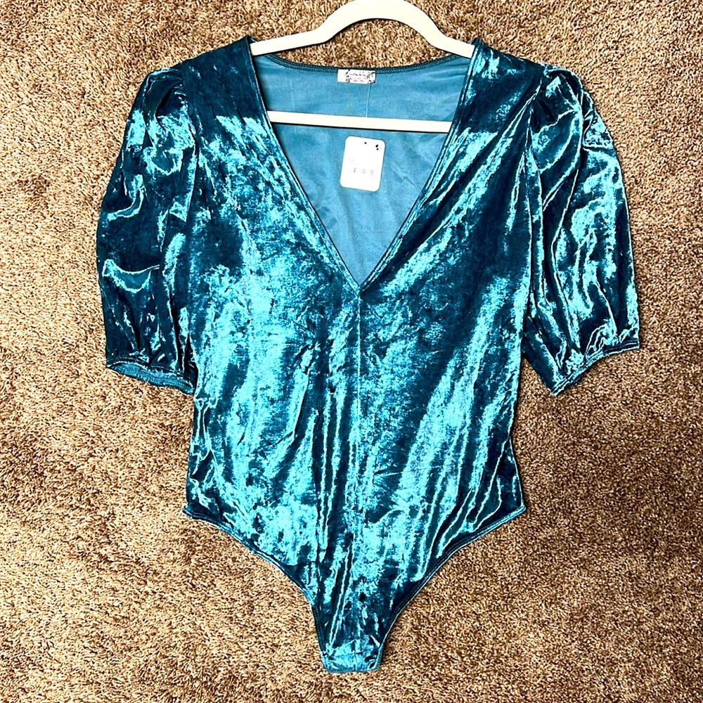 Free people crushed velvet bodysuit, new with tags size medium